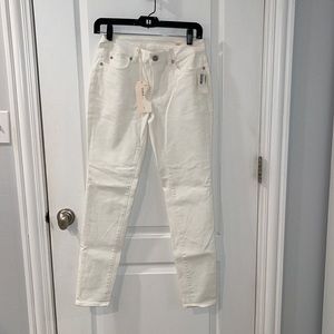 NWT Vince Camuto mid rise white jeans - size 27P